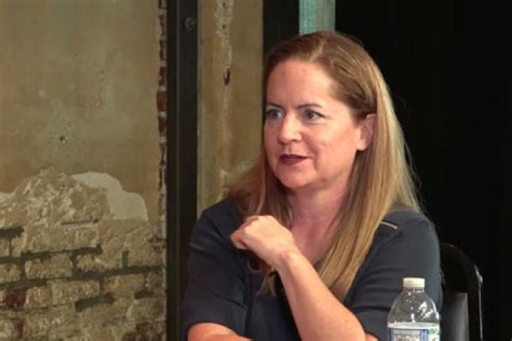 5 Interesting Facts About Actress Martha Kelly – Does She Have A Husband?