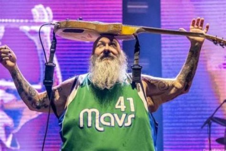 7 Facts About Chris Burney Including His Wife, Net Worth, Guitar And Career