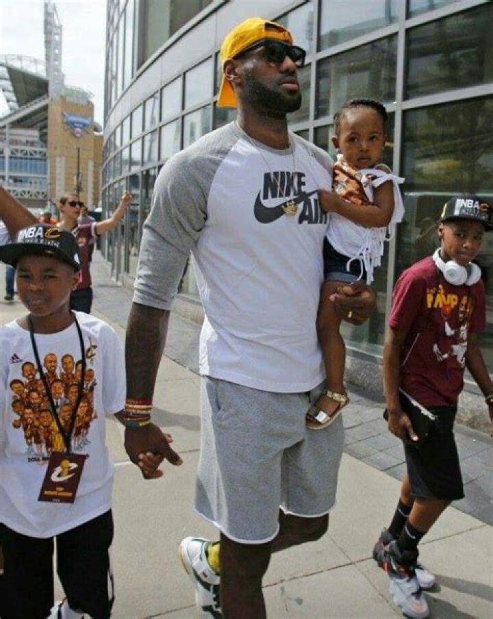 
7 Facts About Taye Diggs And Idina Menzel’s Son Walker Nathaniel Diggs
