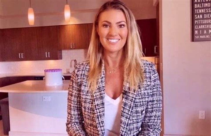 Amanda Balionis wiki, bio, net worth, married? boyfriend, kids, facts.