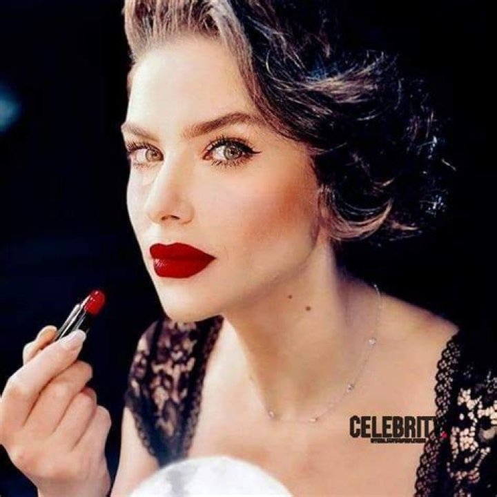 Angelina Jolie Wiki ,Biographie, Age, Taille, Mariage, Contact & Informations