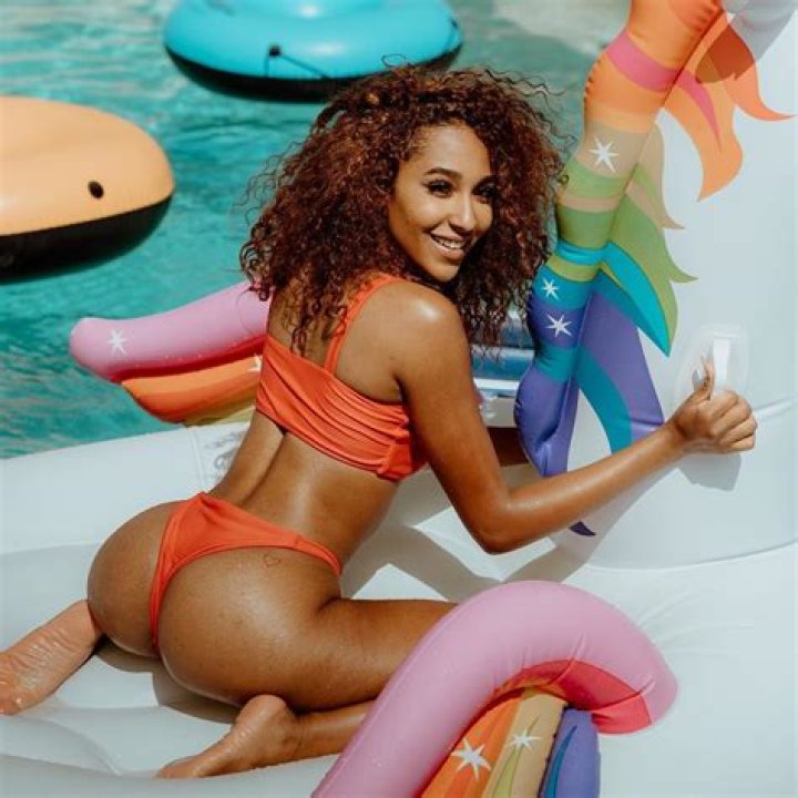 Brixley Benz Feet (26 photos) Sexy Feets