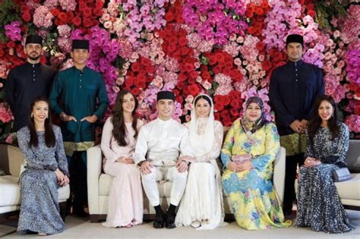 Dayang Anisha Rosnah Parents: Siblings And Family