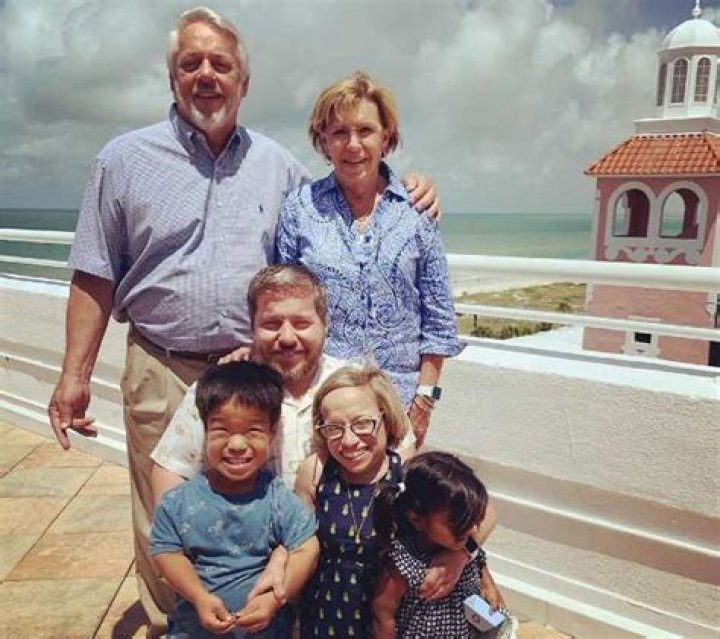 Dr. Jennifer Arnold [The Little Couple] Wiki-Bio, age, net worth, husband, kids.