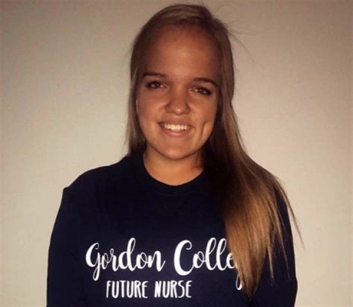 Elizabeth Johnston Wiki, bio, net worth, boyfriend, parents, siblings, married?