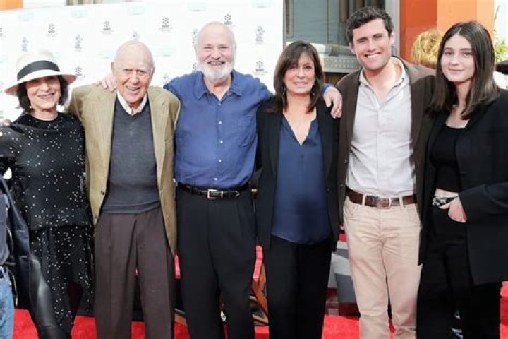 
Facts About Kirk Kerkorian’s Daughter Tracy Kerkorian
