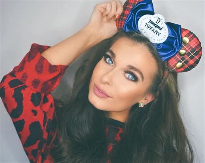 Get To Know Tiffany Woys and the Secret Behind Her Debut Single ‘Priceless’ (Exclusive) – Celeb Secrets Country