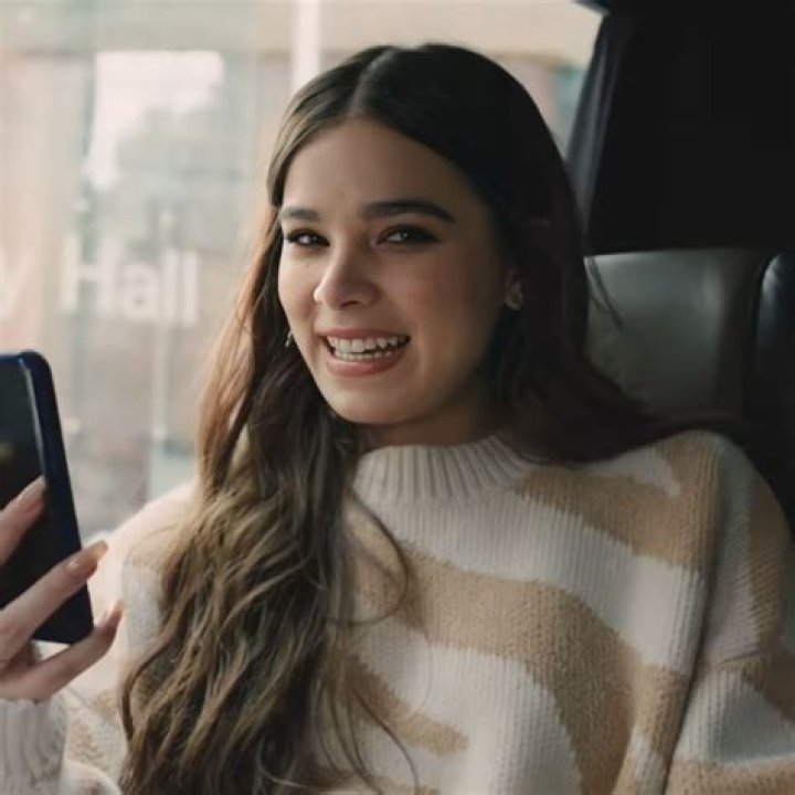 Hailee Steinfeld Phone Number, WhatsApp Number Contact No Mobile