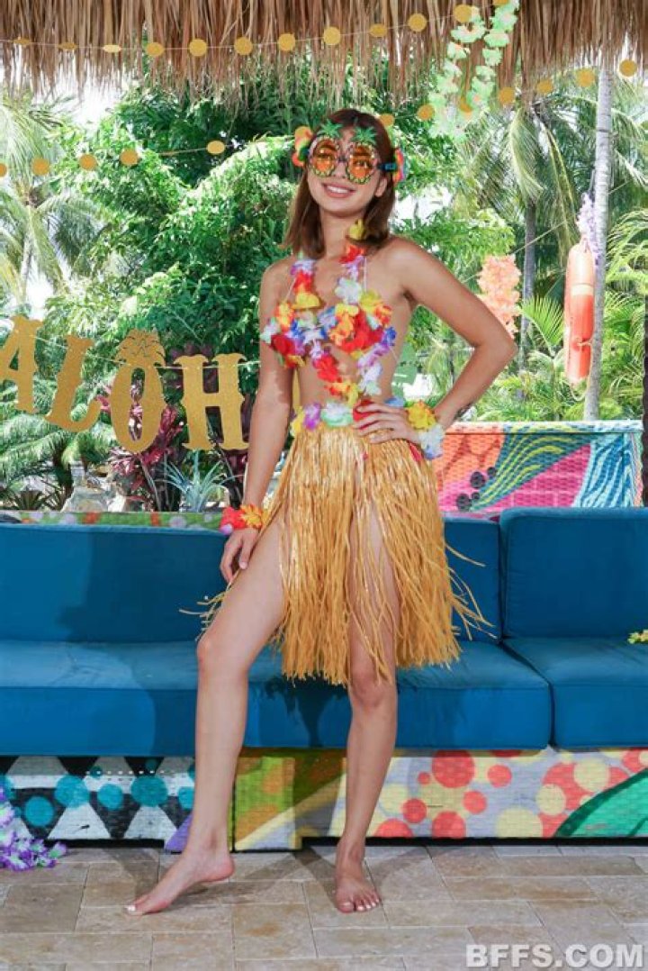 Hazel Heart Feet (33 photos) Sexy Feets