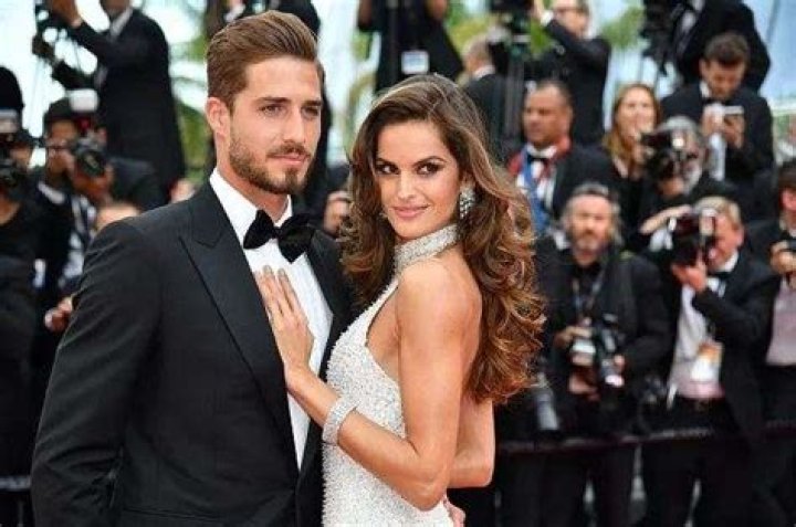 Izabel Goulart Wiki: From Sensual Romance With Boyfriend To Family, Diet & Workout