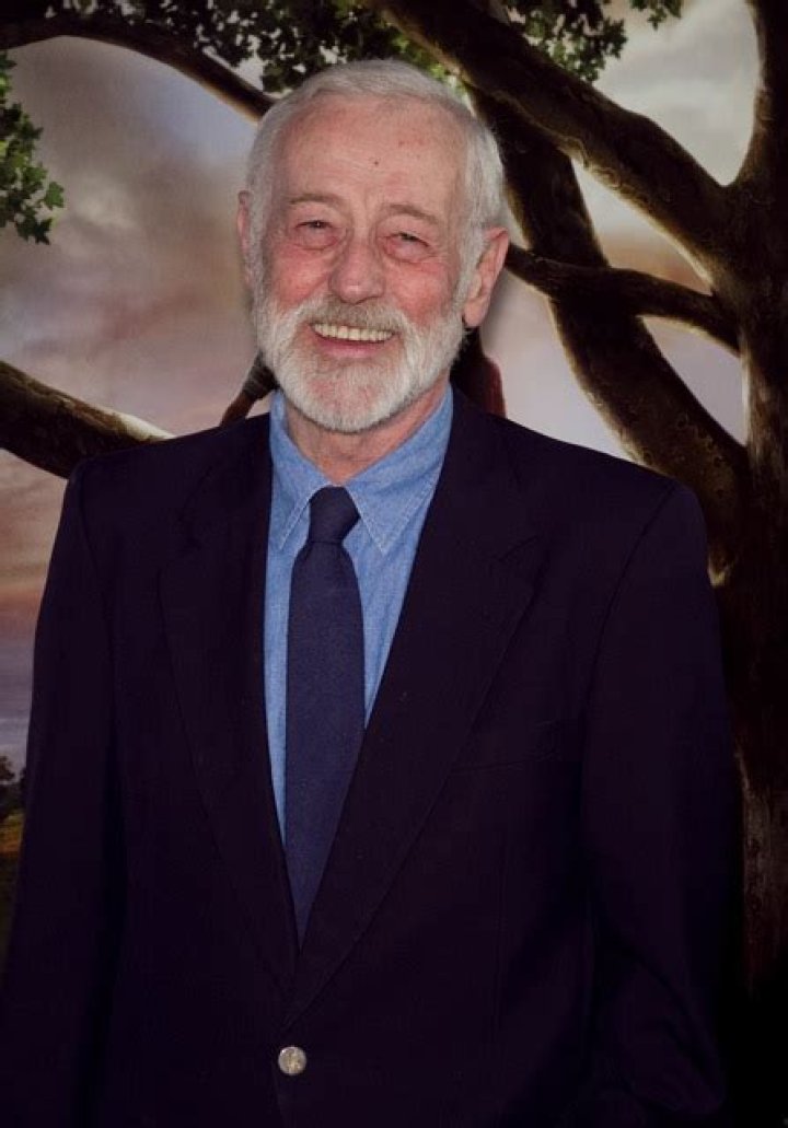 John Mahoney Height
