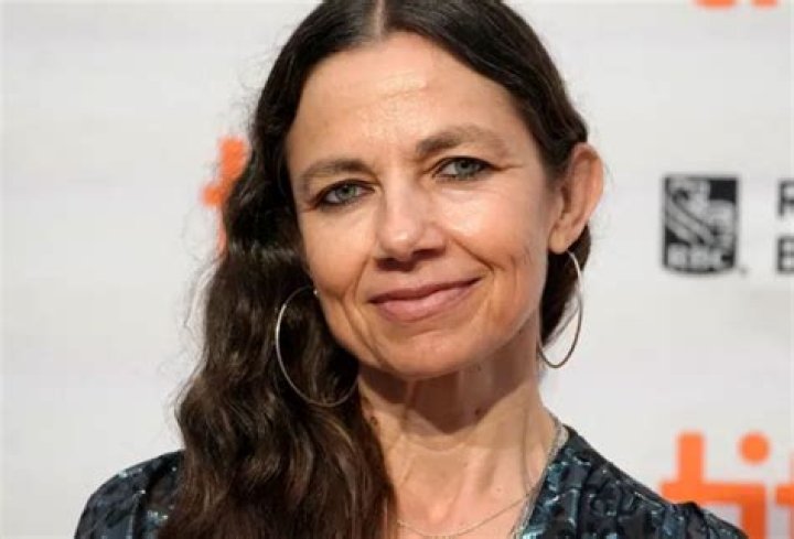 Justine Bateman Height