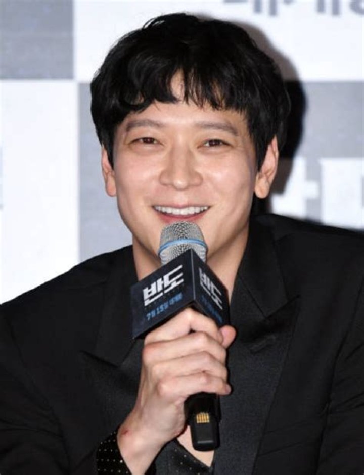 Kang Dong-won Biography, Age, Family, Wife’s Name, Movies, Wiki, Net Worth & Facts