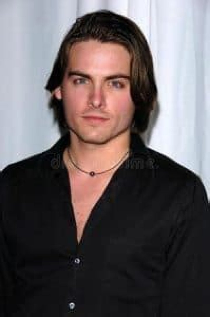Kevin Zegers Height