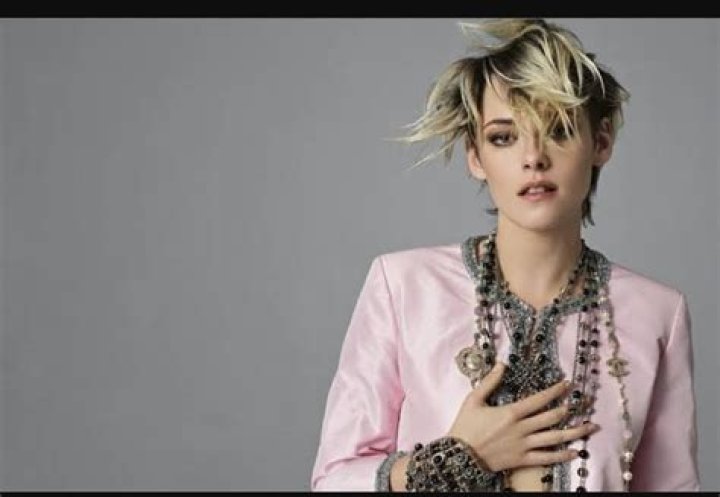 Kristen Stewart’s Channel Ad, Feet, Age, Bio, Wiki, Movies & More:-