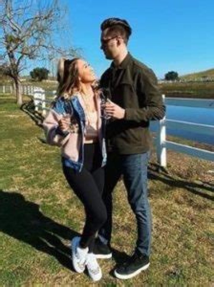 Lauren Riihimaki (LaurDIY) Height, Weight, Age, Boyfriend, Biography, Family