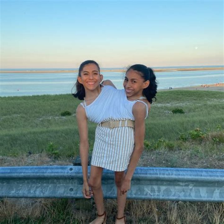 Martinez Twins Wiki: Are Twins Same Height? Facts - Age To Net Worth