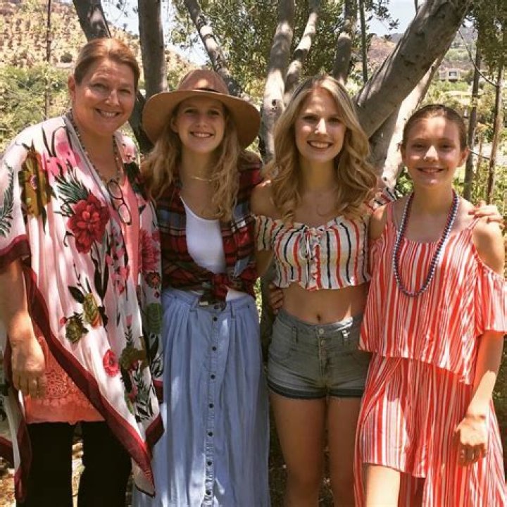 
Meet Isabella Louise Astin – Photos Of Sean Astin’s Daughter With Christine Harrell
