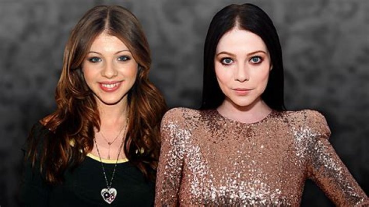 Michelle Trachtenberg Disability: Why Does She Use Cane?