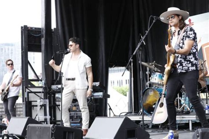 Minimalist, Adventurous Eater and Force to Be Reckoned With in Country Music (Exclusive) – Celeb Secrets Country