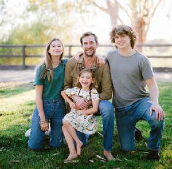 Noah Wyle and his current wife,Sara Wells