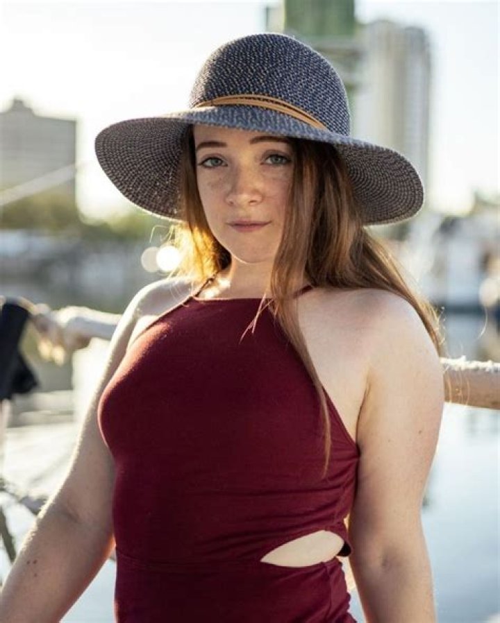 Renee Winter (Redhead Winter) Wiki, Biography, Age, Height, Info, Details