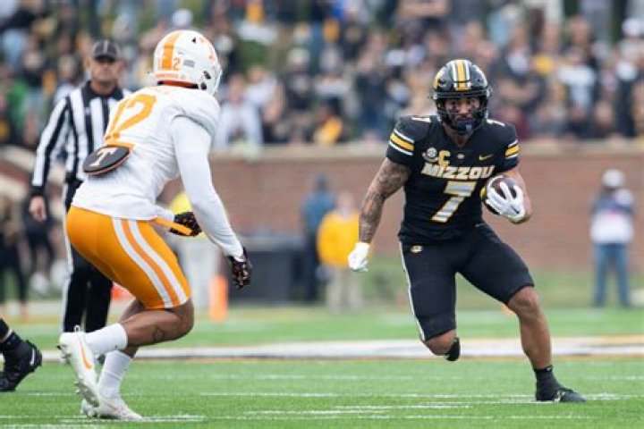 Week 11 College Football Players of the Week: Cody Schrader Sizzles, Dillon Gabriel Dominates