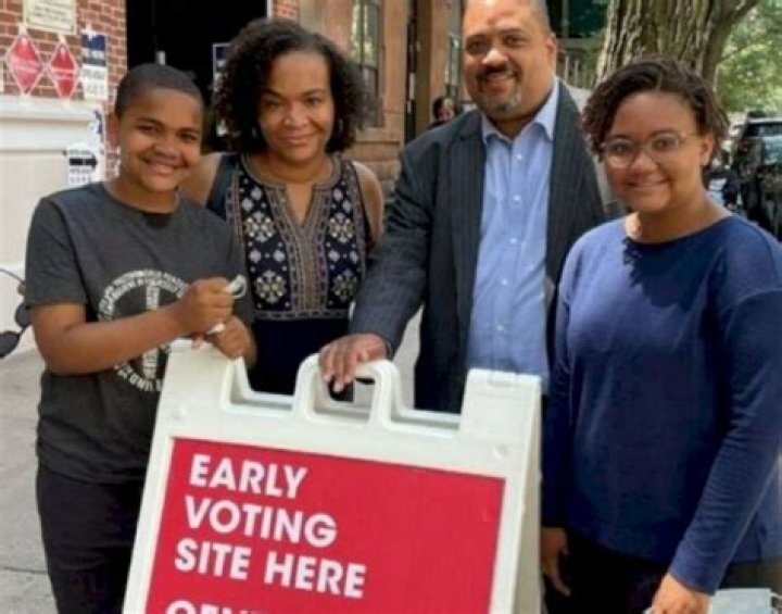 Who is Alvin Bragg? Wiki, Biography, Career, Education, Wife, Parents, Salary, Age & Nationality