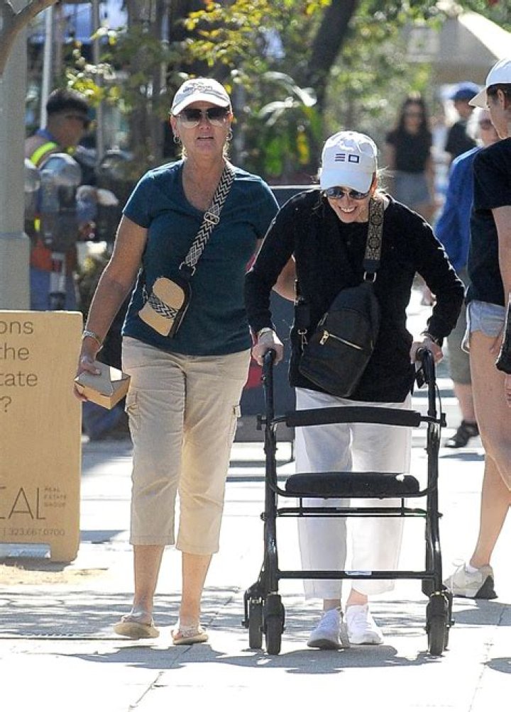 Why Is Leslie Charleson In A Wheelchair? Health Update 2023