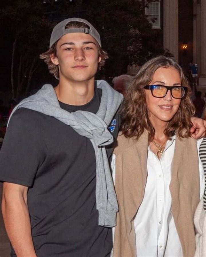 Wiki Bio, net worth, husband, kids?, career facts.